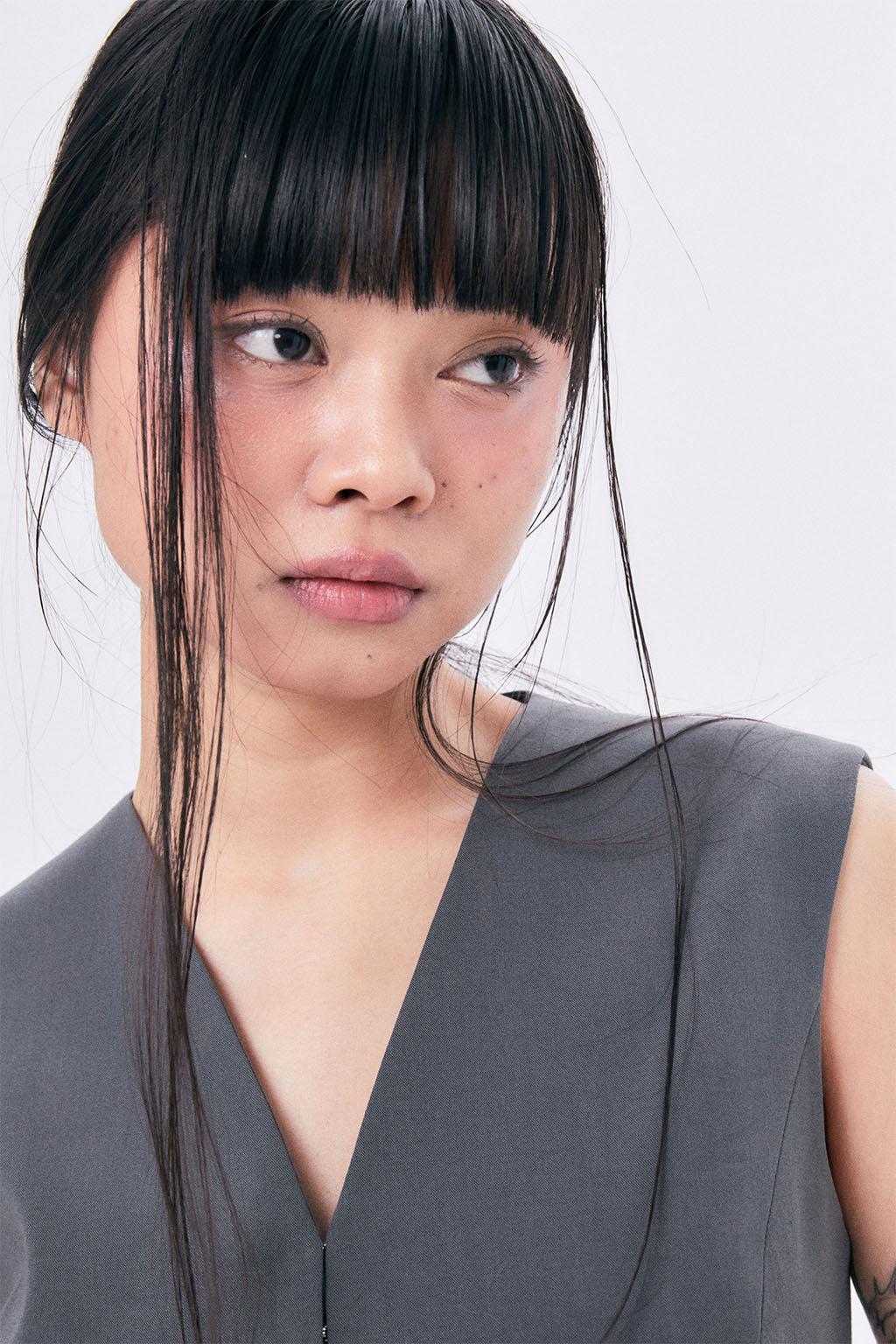 SUMMER WOOL VEST / DARK GRAY