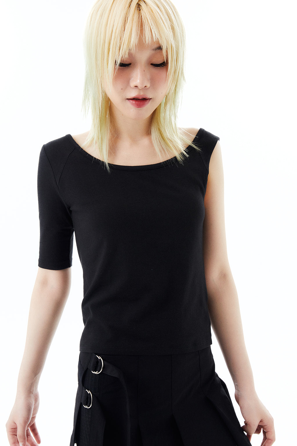 MICRO BUCKLE SKIRT / BLACK