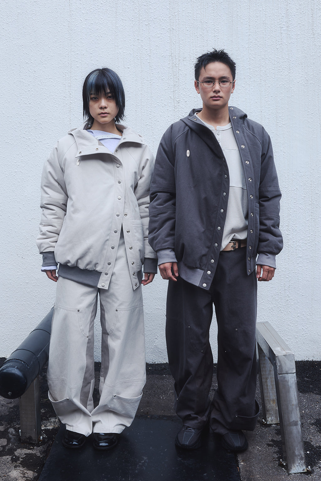 HOODED PUFFER JACKET / CHARCOAL