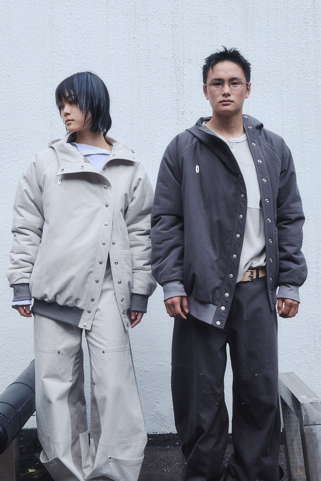 HOODED PUFFER JACKET / CHARCOAL