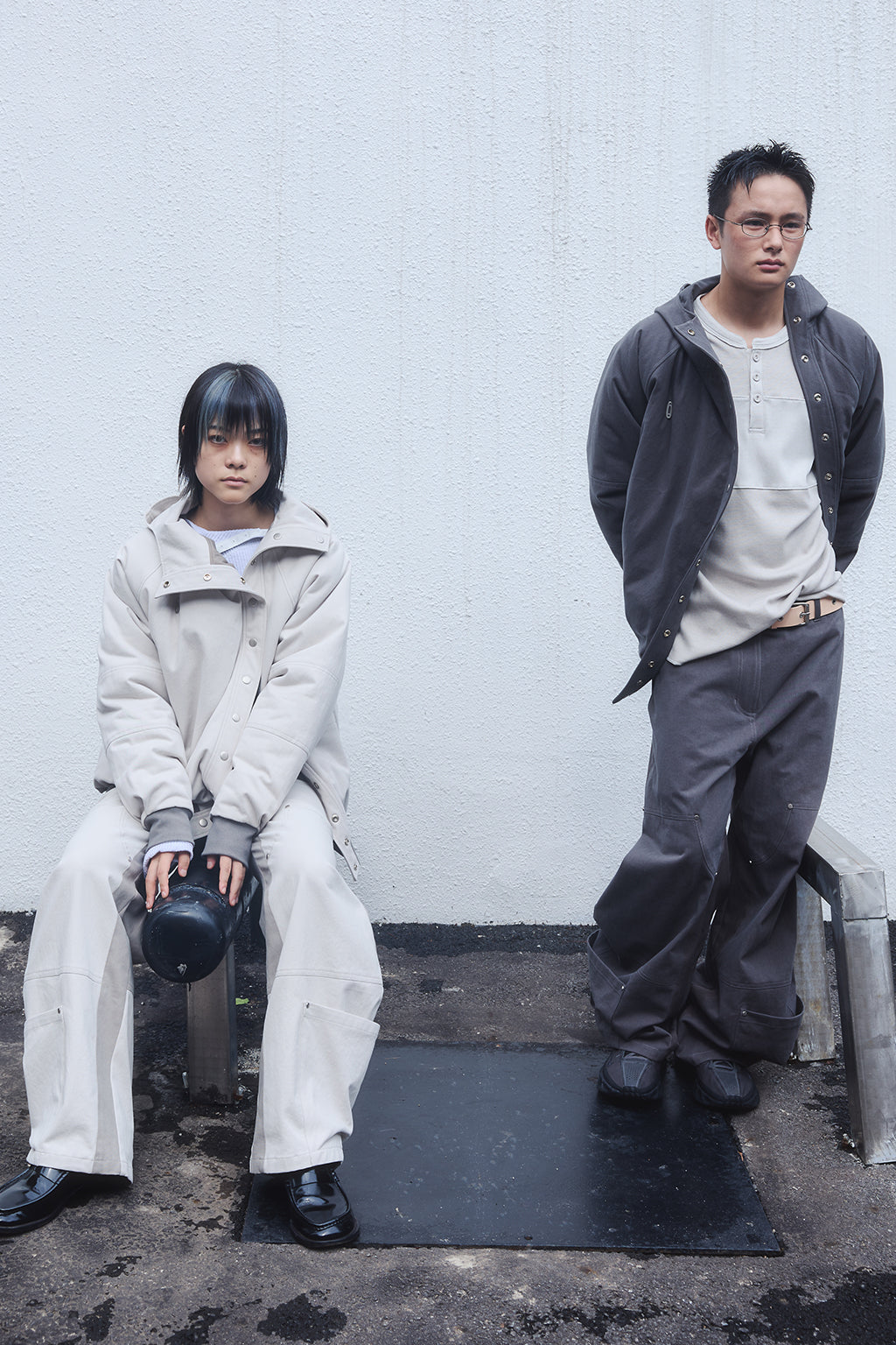 HOODED PUFFER JACKET / CHARCOAL