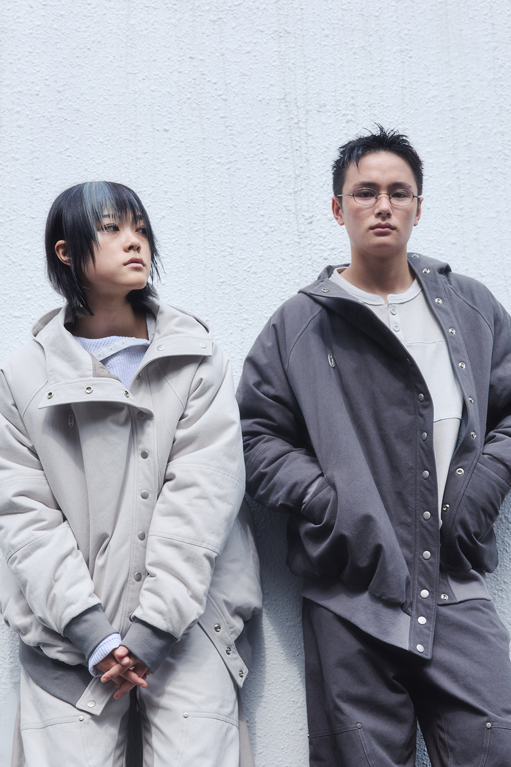 HOODED PUFFER JACKET / CHARCOAL