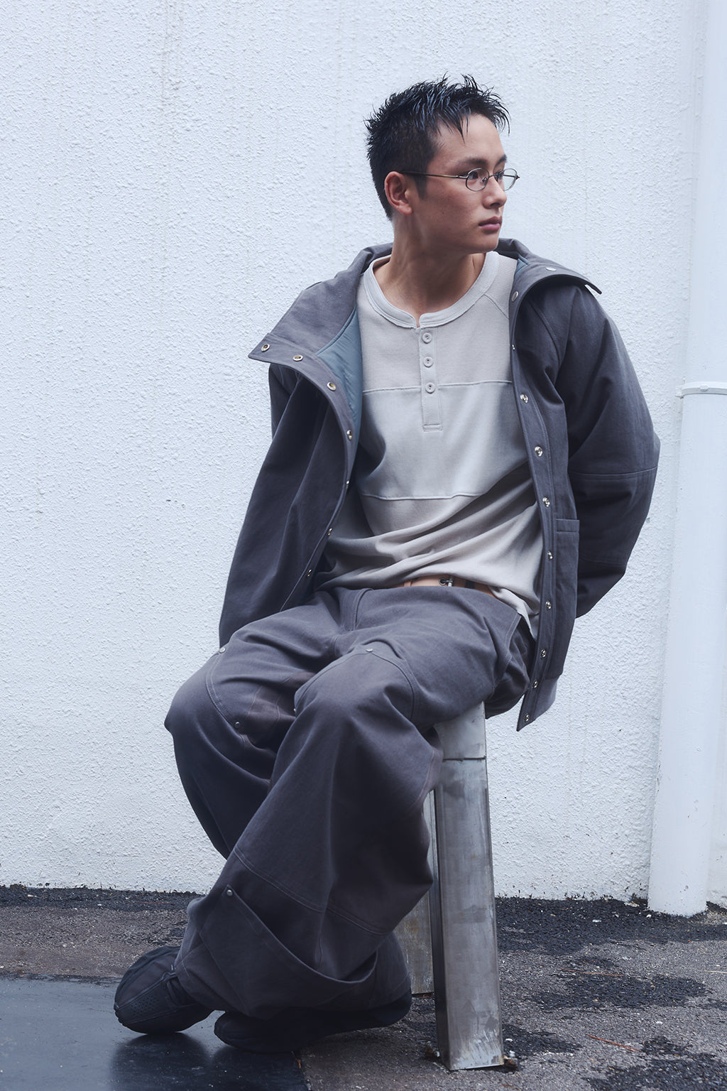 HOODED PUFFER JACKET / CHARCOAL