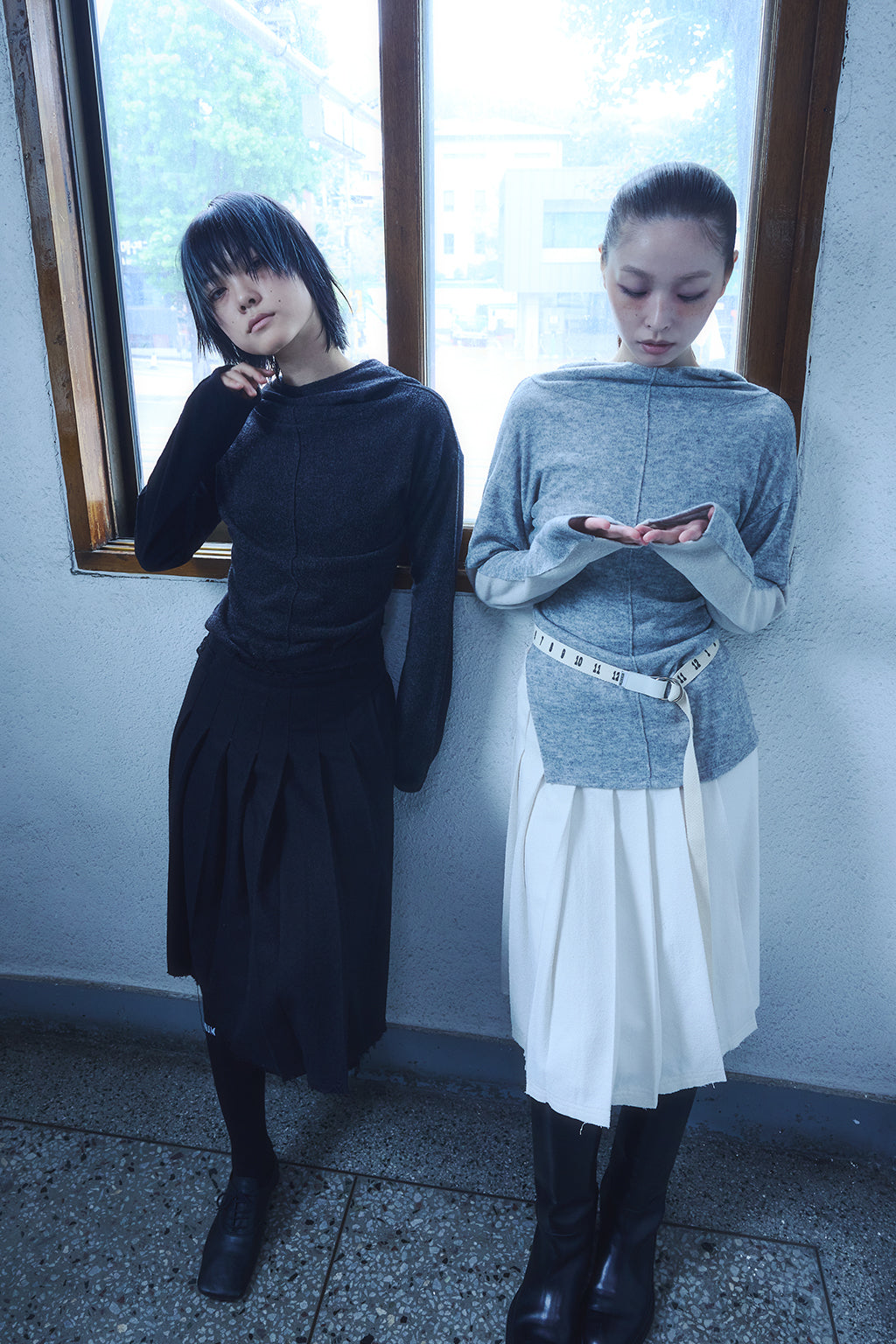 BUTTON PLEATED WRAP SKIRT / ECRU