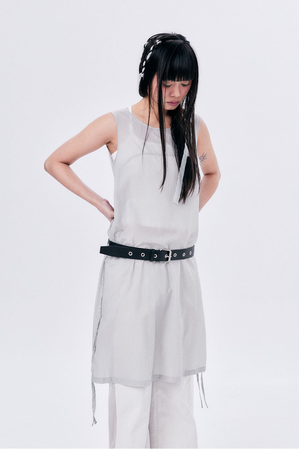 CHECK SHIRRED DRESS / LIGHT GRAY