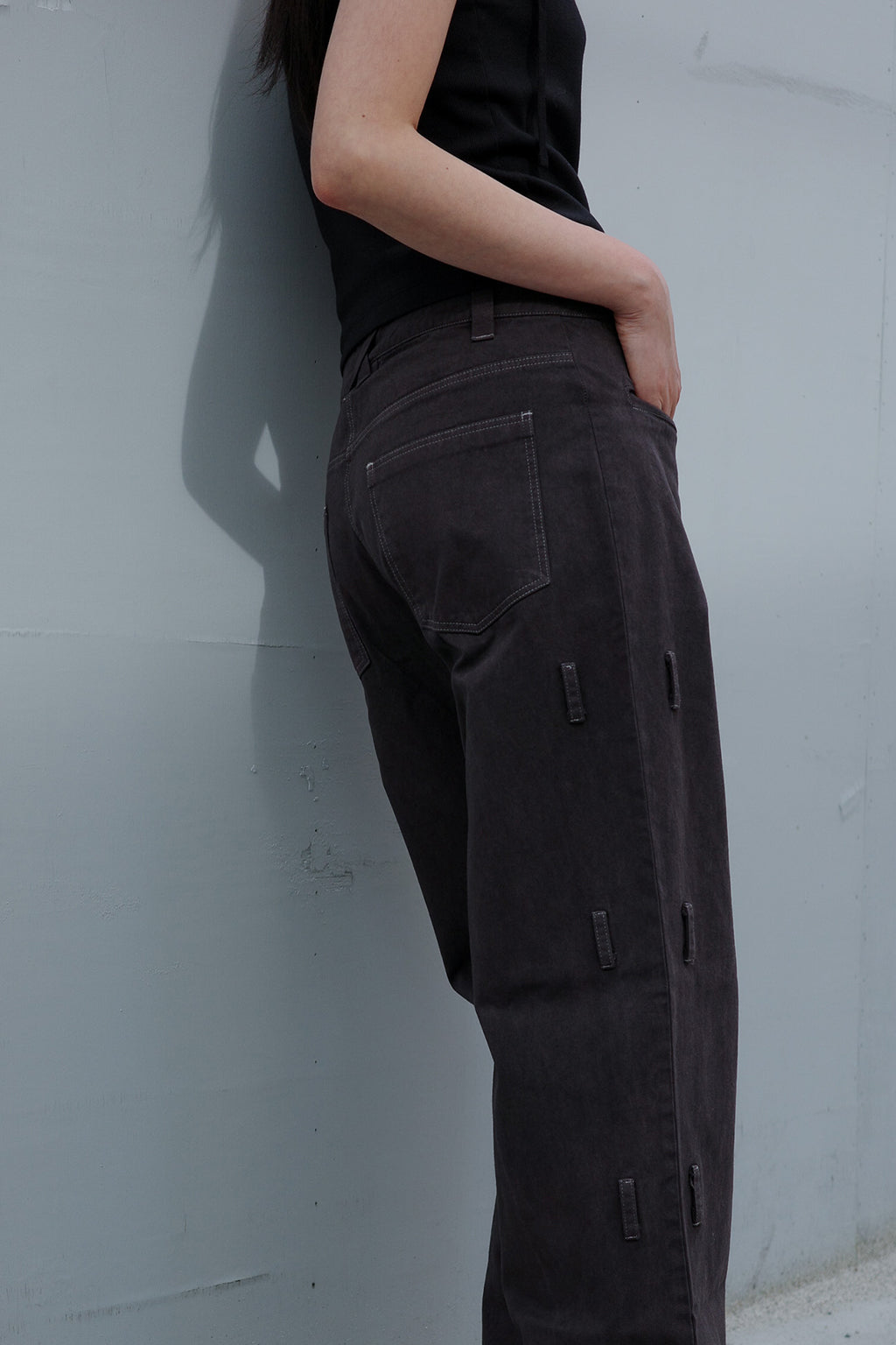 PIGMENT BUCKLE STRAPS PANTS / BROWN